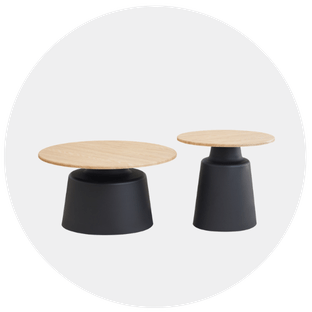 שולחנות אירוח והמתנה